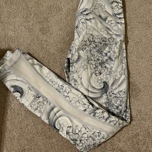 Lululemon Leggings - White Floral Pattern